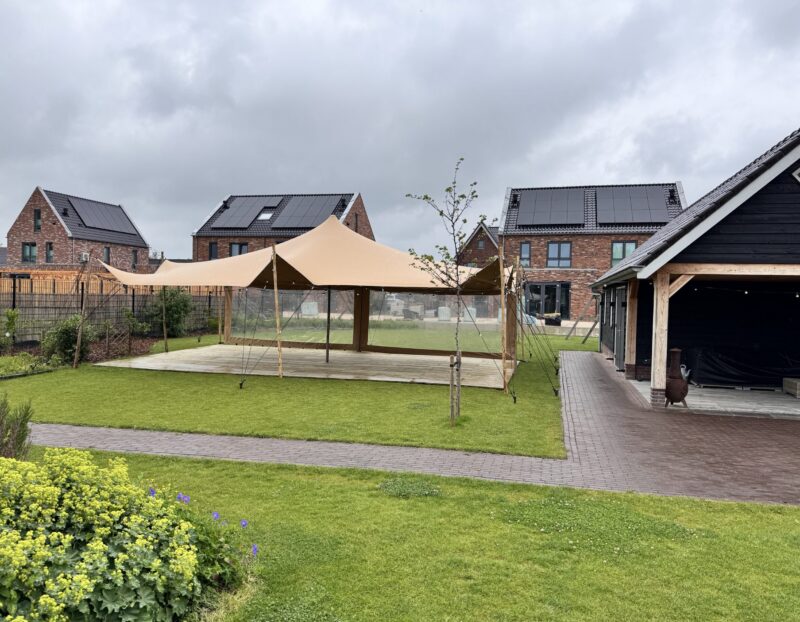 Stretchtent voor tuinfeest