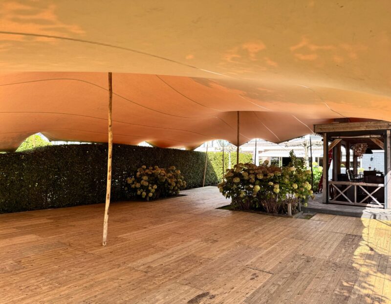 Stretchtent met houten vloer